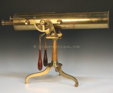 antique-reflecting-telescope-18th